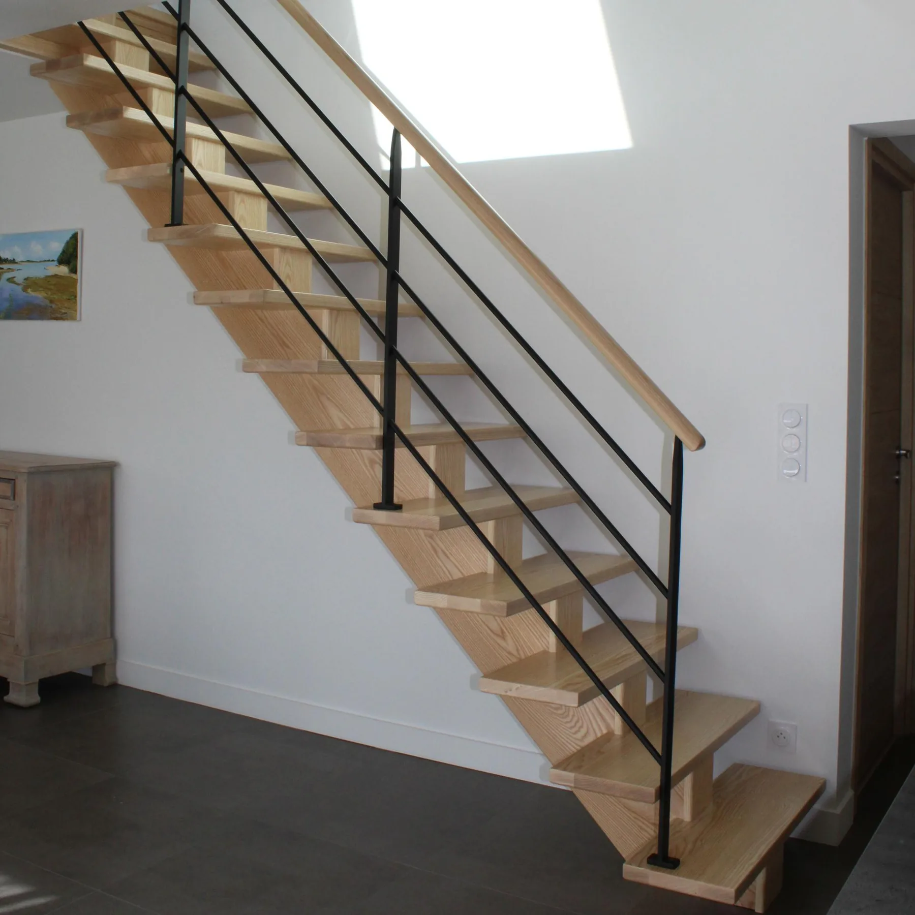 Escalier sur limon central en frêne — Escalier (vue 4)