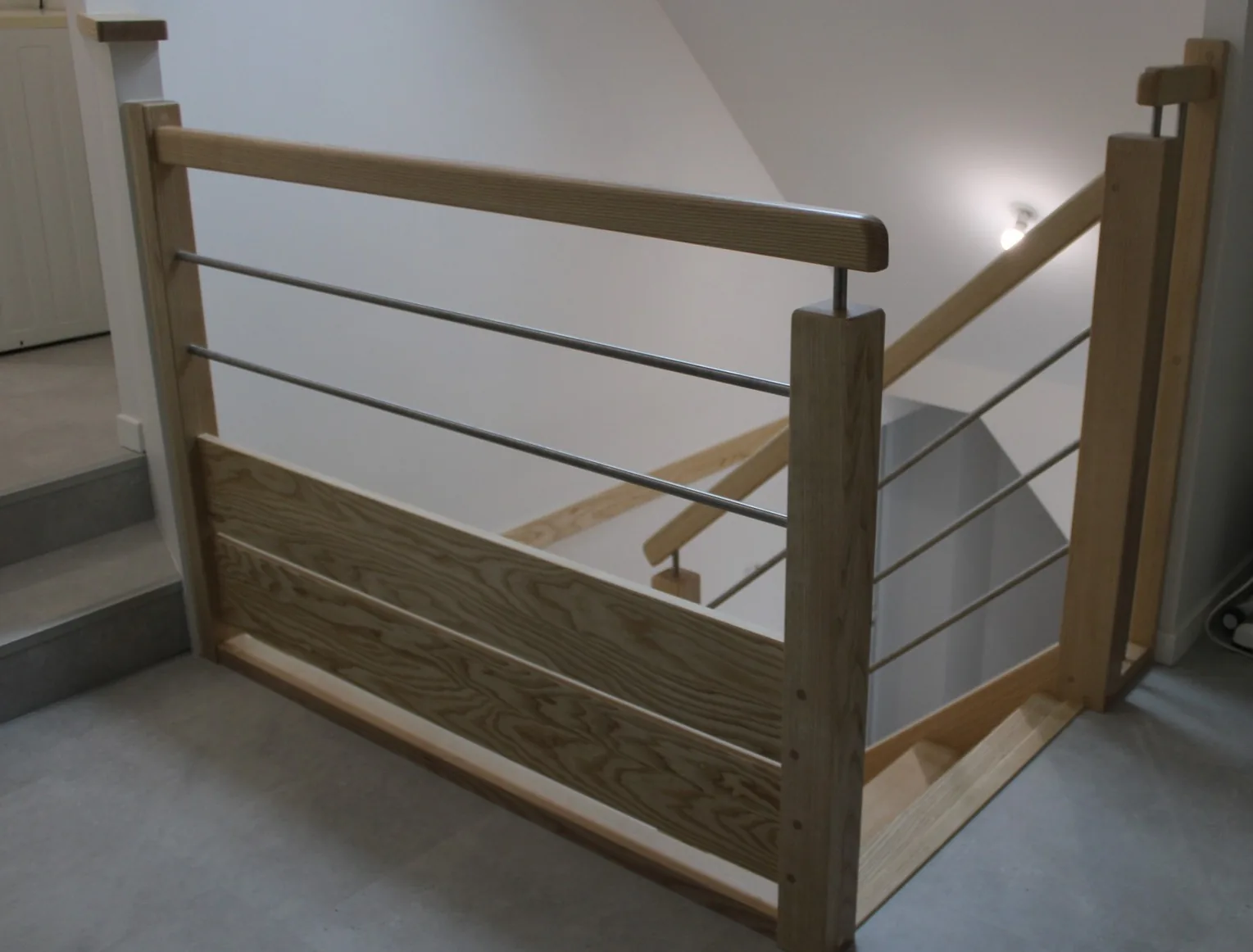 Escalier simple quart tournant en frêne massif — Escalier (vue 5)