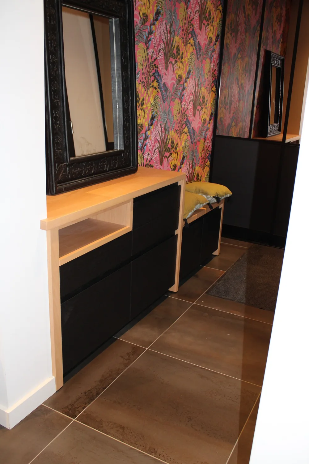 Meuble d'entrée avec dessus en hêtre massif — Mobilier en bois massif