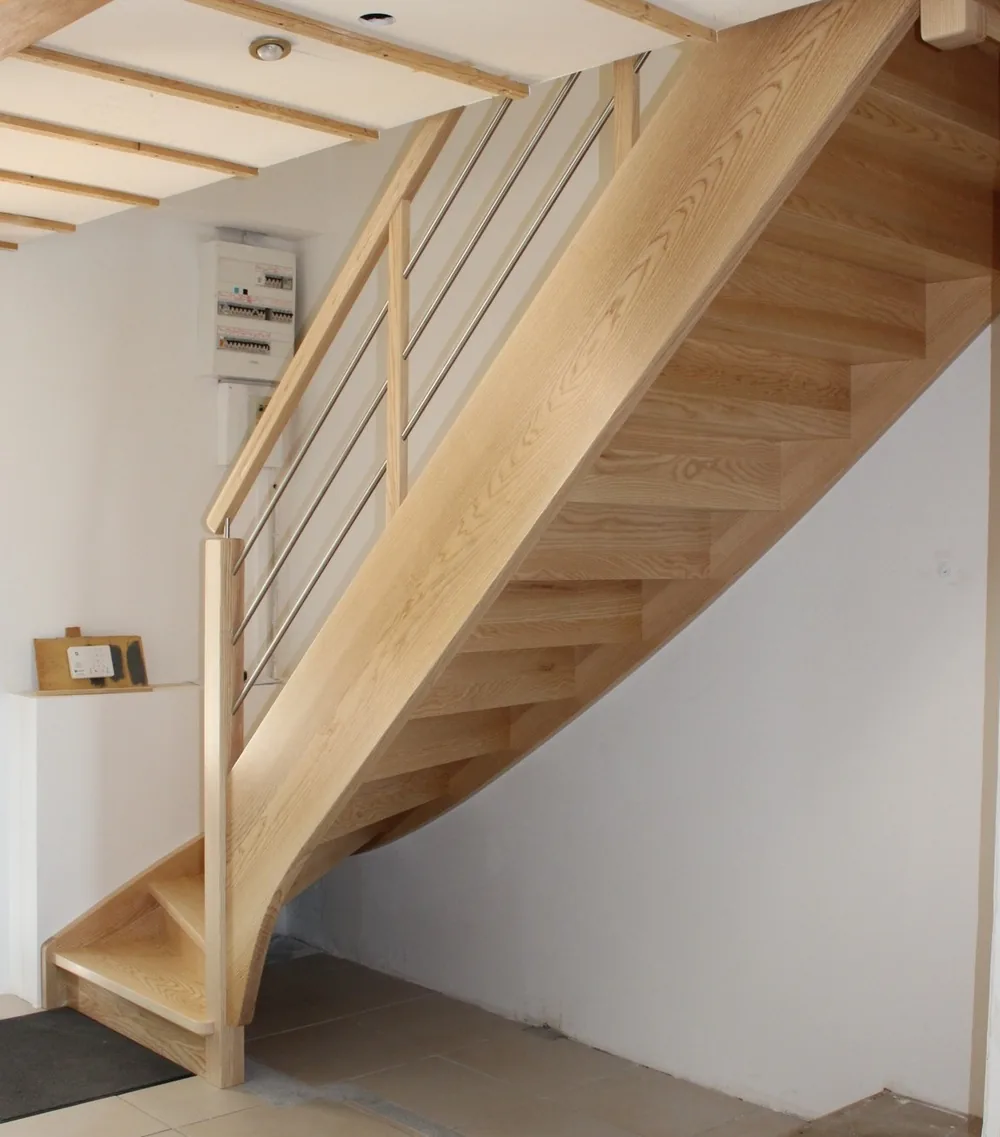 Escalier en Frêne massif — Escalier en bois massif