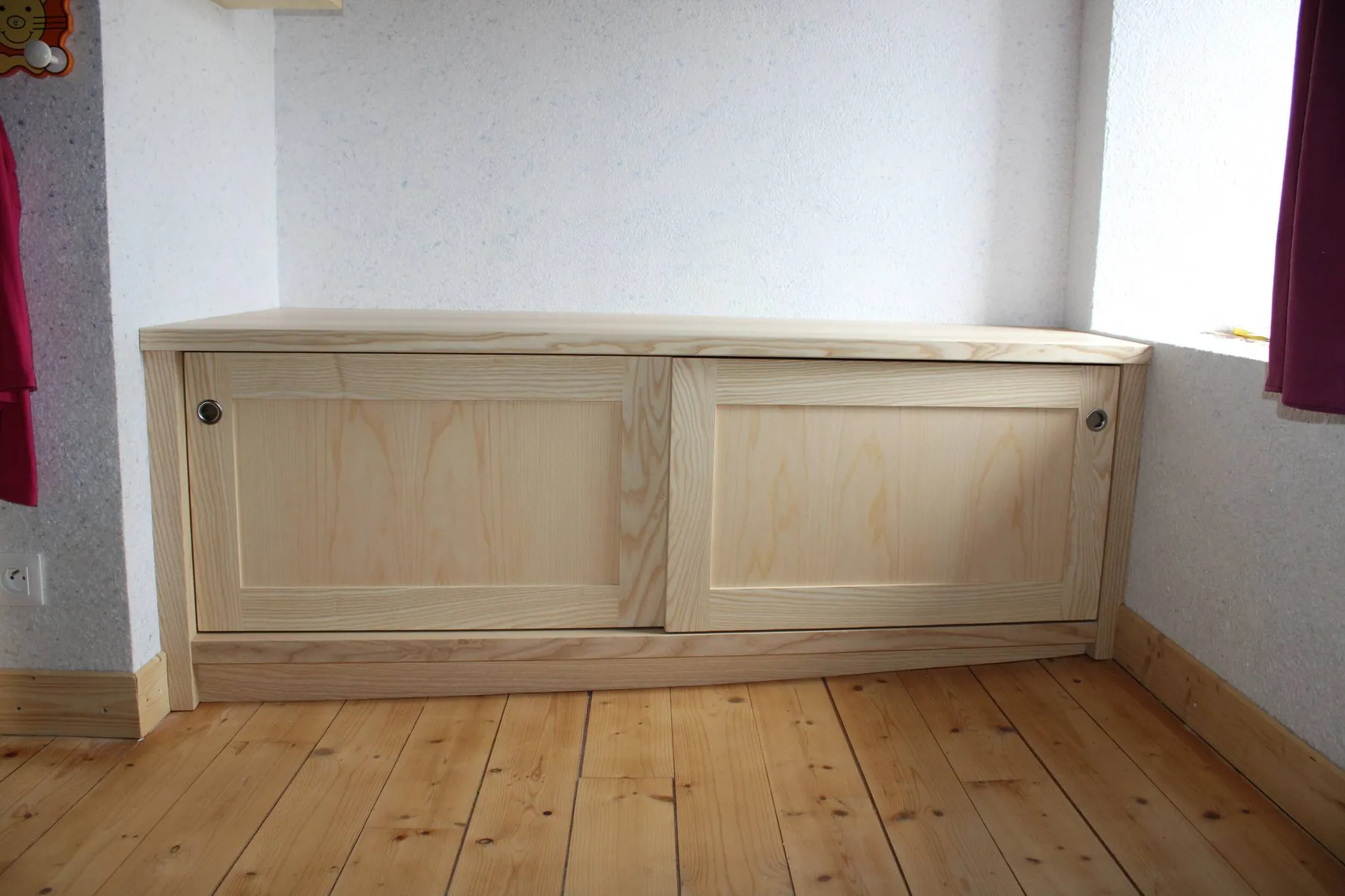 Meuble de rangement en frêne, portes coulissantes — Mobilier (vue 2)