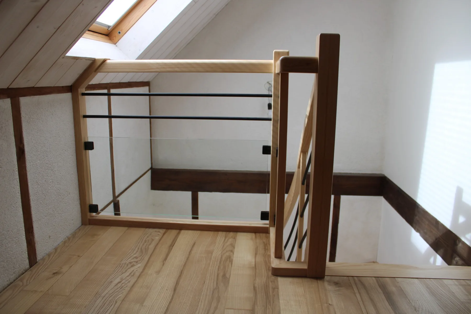 Escalier débillardé double quart tournant en frêne — Escalier (vue 14)