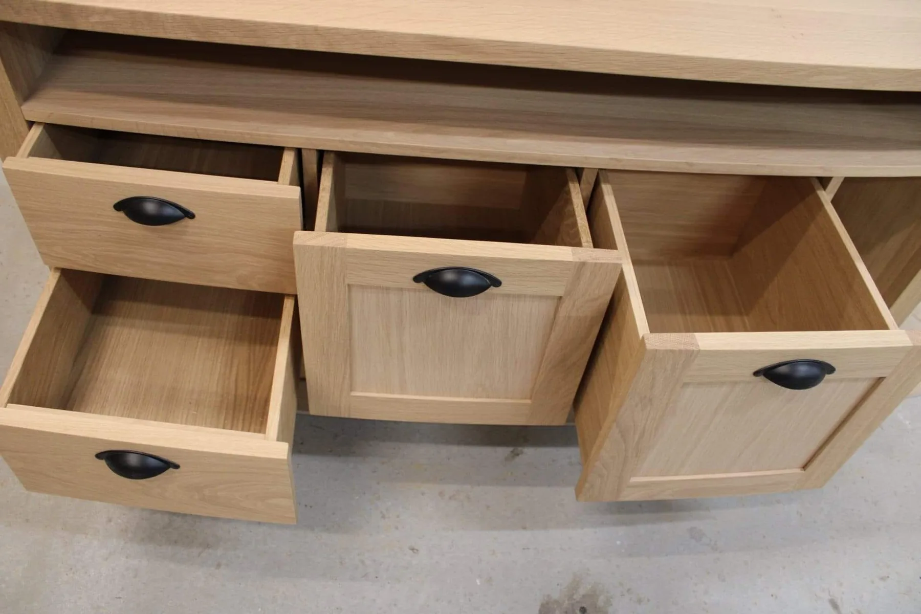 Meuble TV en chêne finition vernis naturel mat — Mobilier (vue 3)