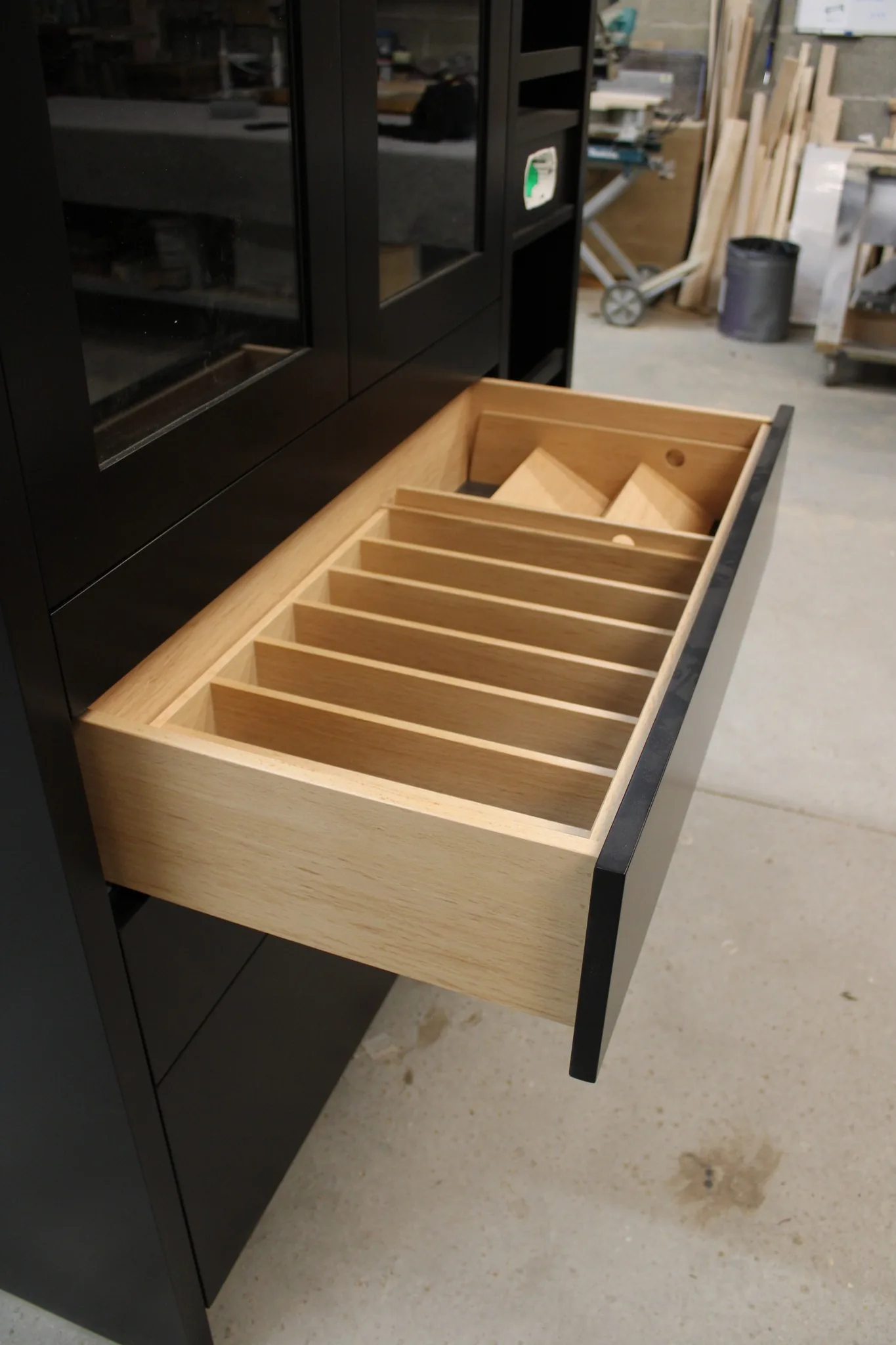 Meuble en hêtre et MDF laqué — Mobilier (vue 6)