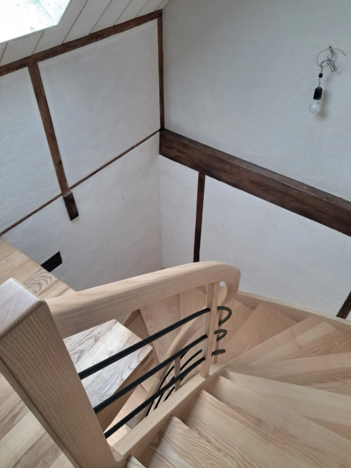 Escalier débillardé double quart tournant en frêne — Escalier (vue 13)