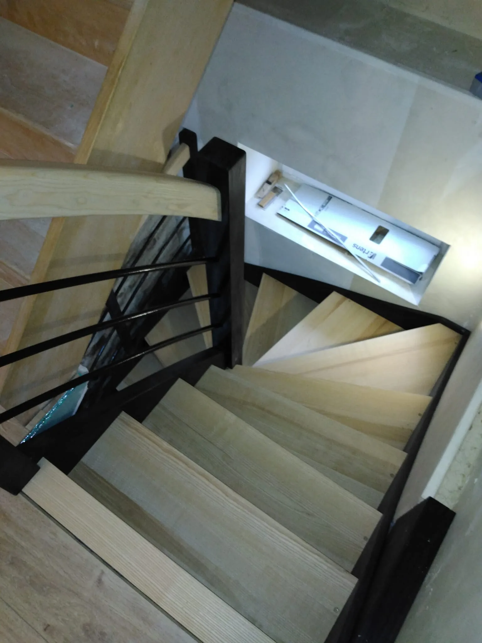 Escalier double quart tournant, frêne et pin laricio — Escalier (vue 3)