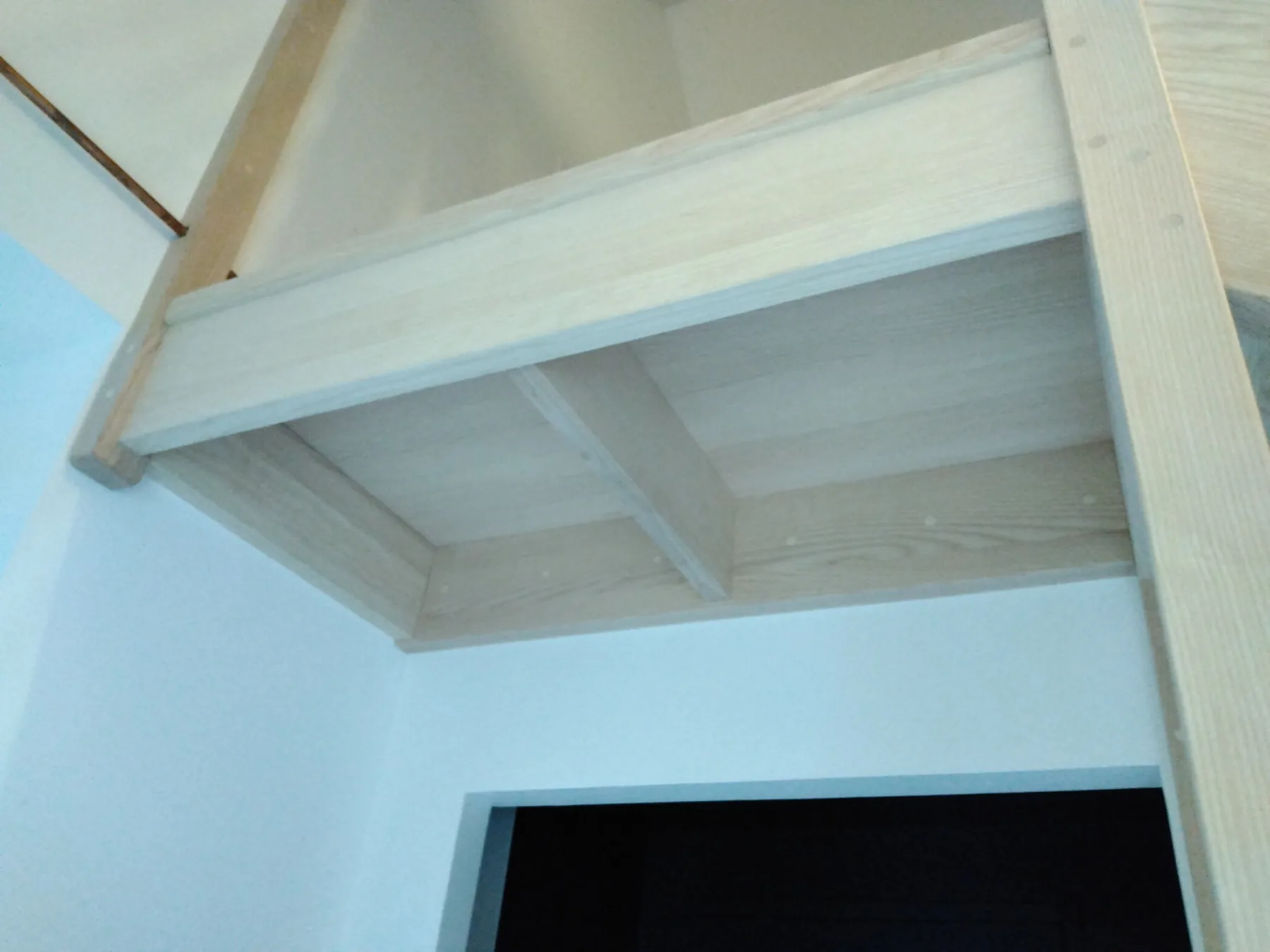 Escalier en frêne finition brut — Escalier (vue 5)