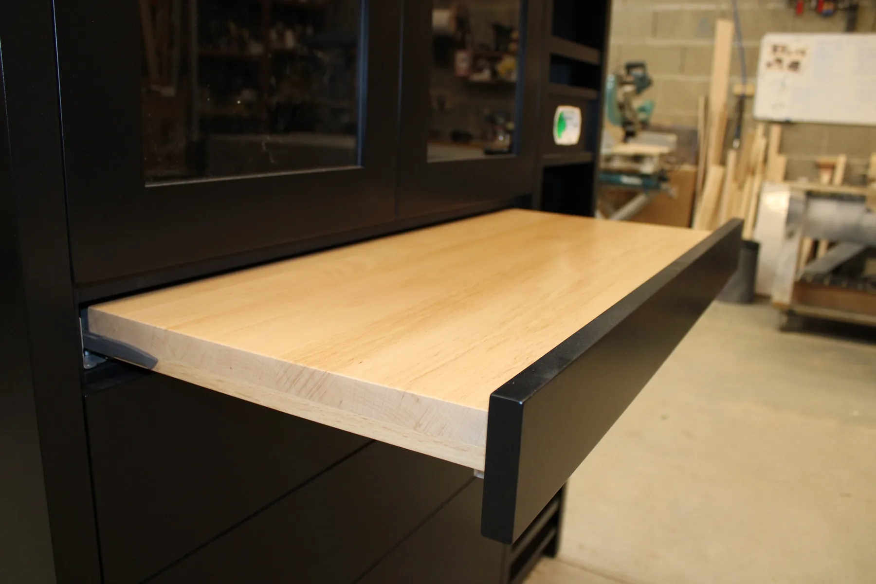 Meuble en hêtre et MDF laqué — Mobilier (vue 7)