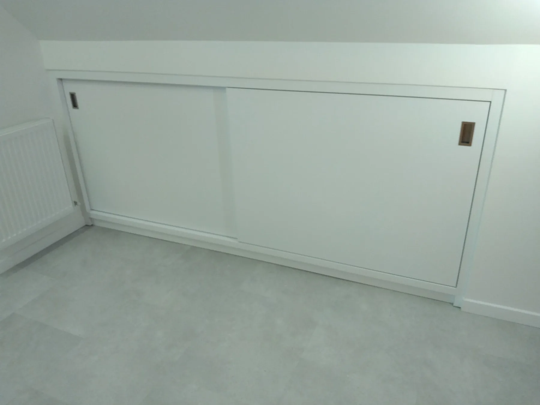 Placard sous rampant, portes coulissantes — Dressing