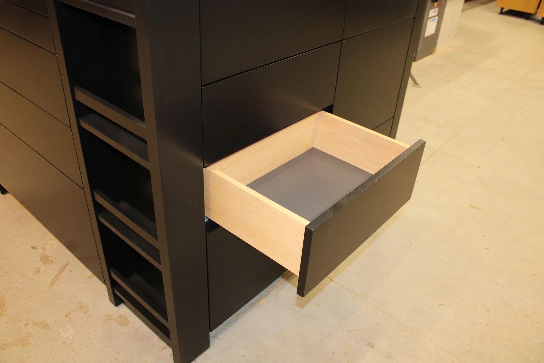 Meuble en hêtre et MDF laqué — Mobilier (vue 8)