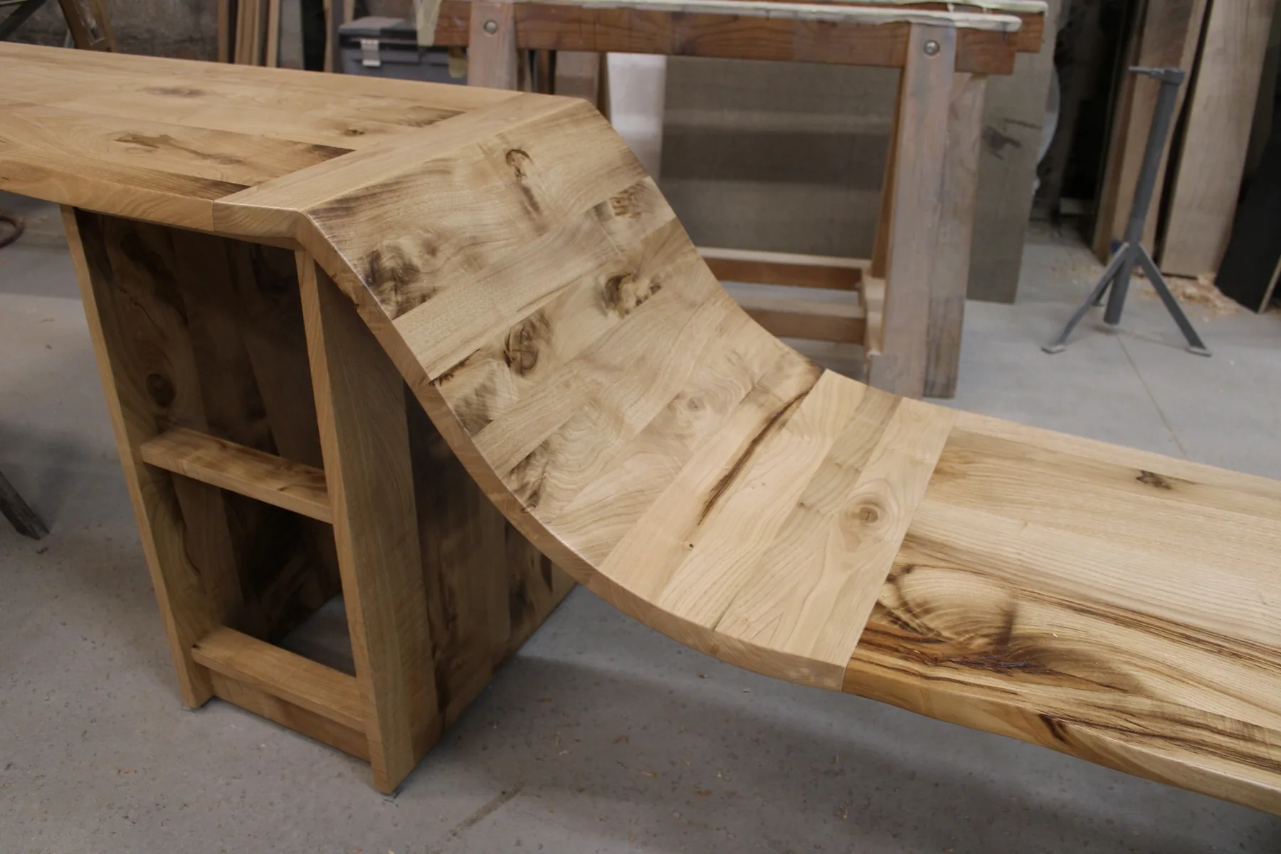 Bureau, banquette et rangement en châtaigné — Mobilier (vue 4)