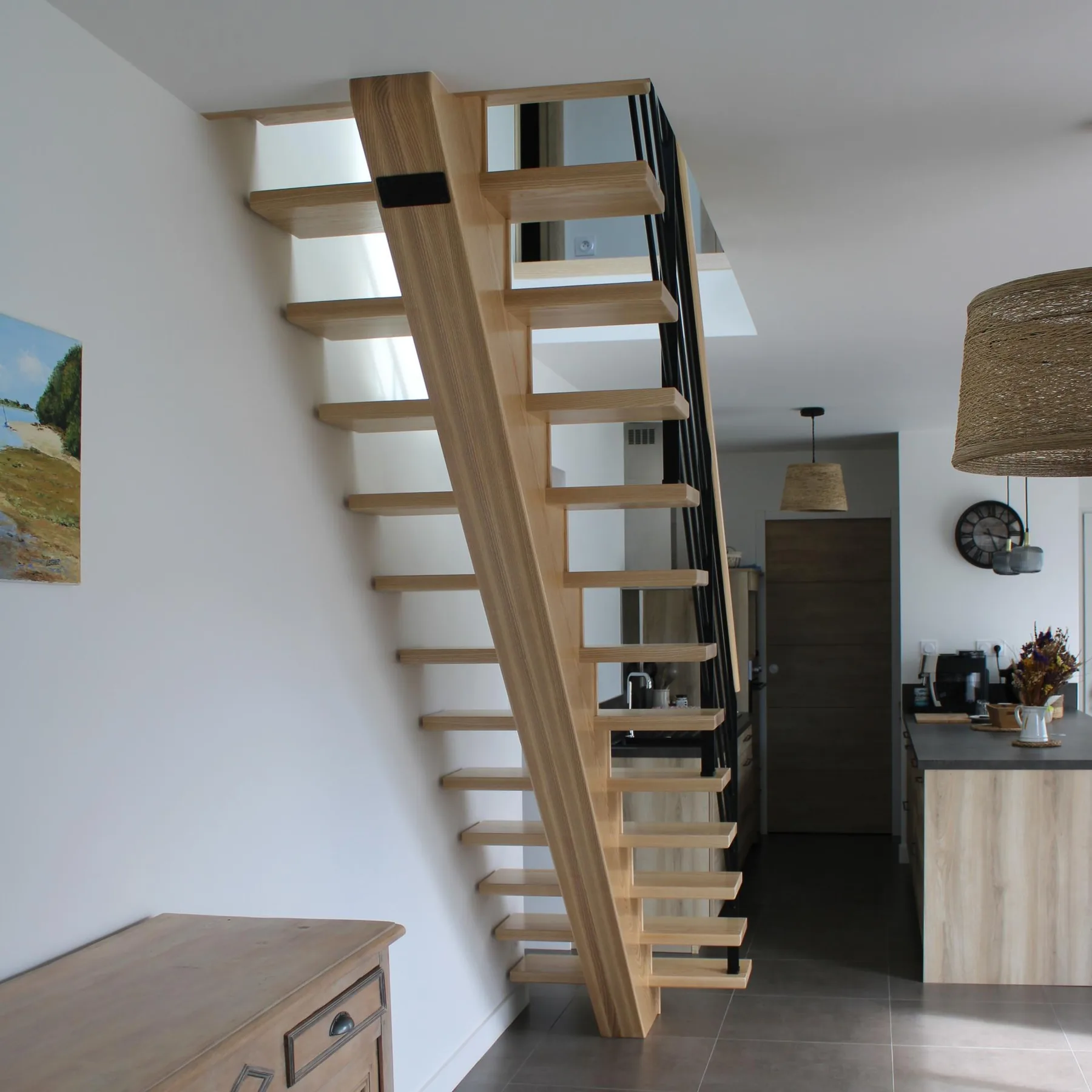 Escalier sur limon central en frêne — Escalier (vue 2)