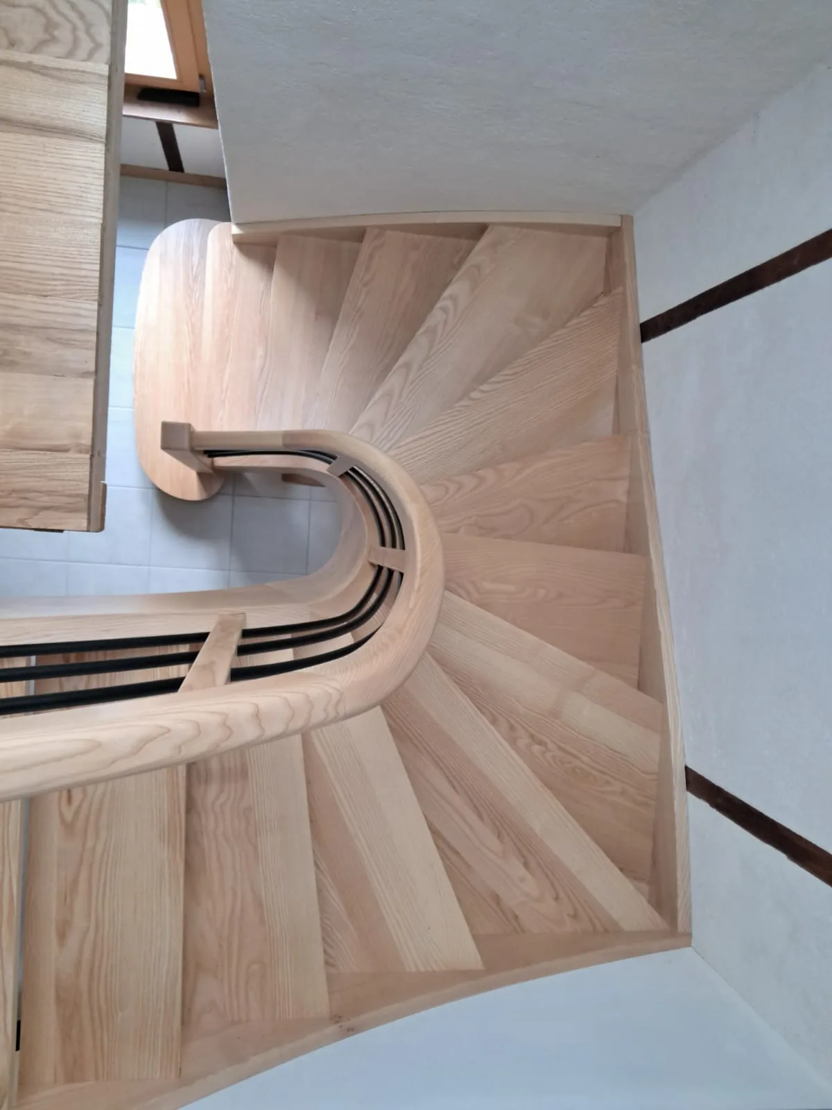 Escalier débillardé double quart tournant en frêne — Escalier (vue 3)