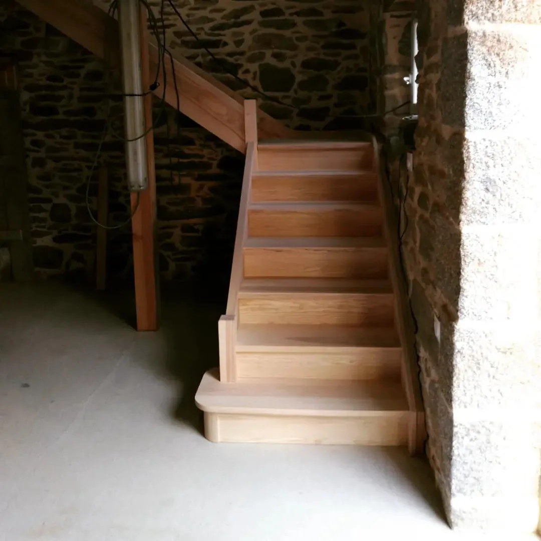 Escalier quart tournant droit en frêne Olivier — Escalier (vue 4)