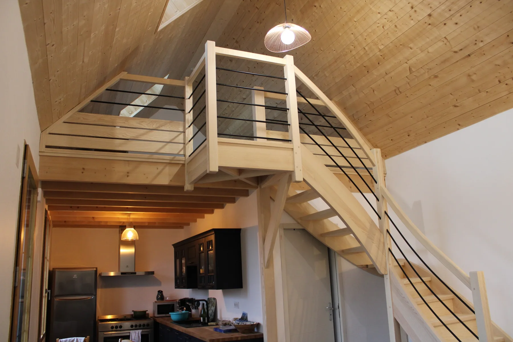 Escalier quart tournant en frêne finition brut — Escalier (vue 3)