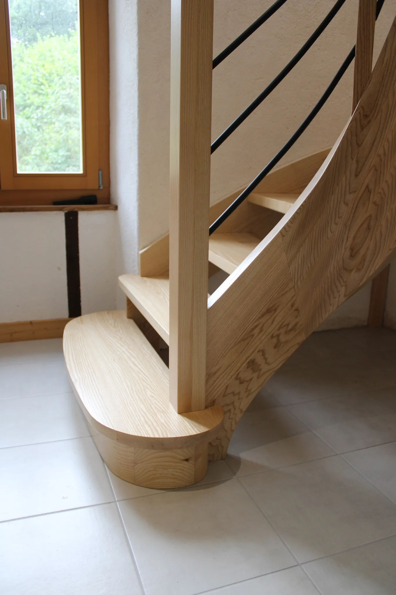 Escalier débillardé double quart tournant en frêne — Escalier (vue 4)