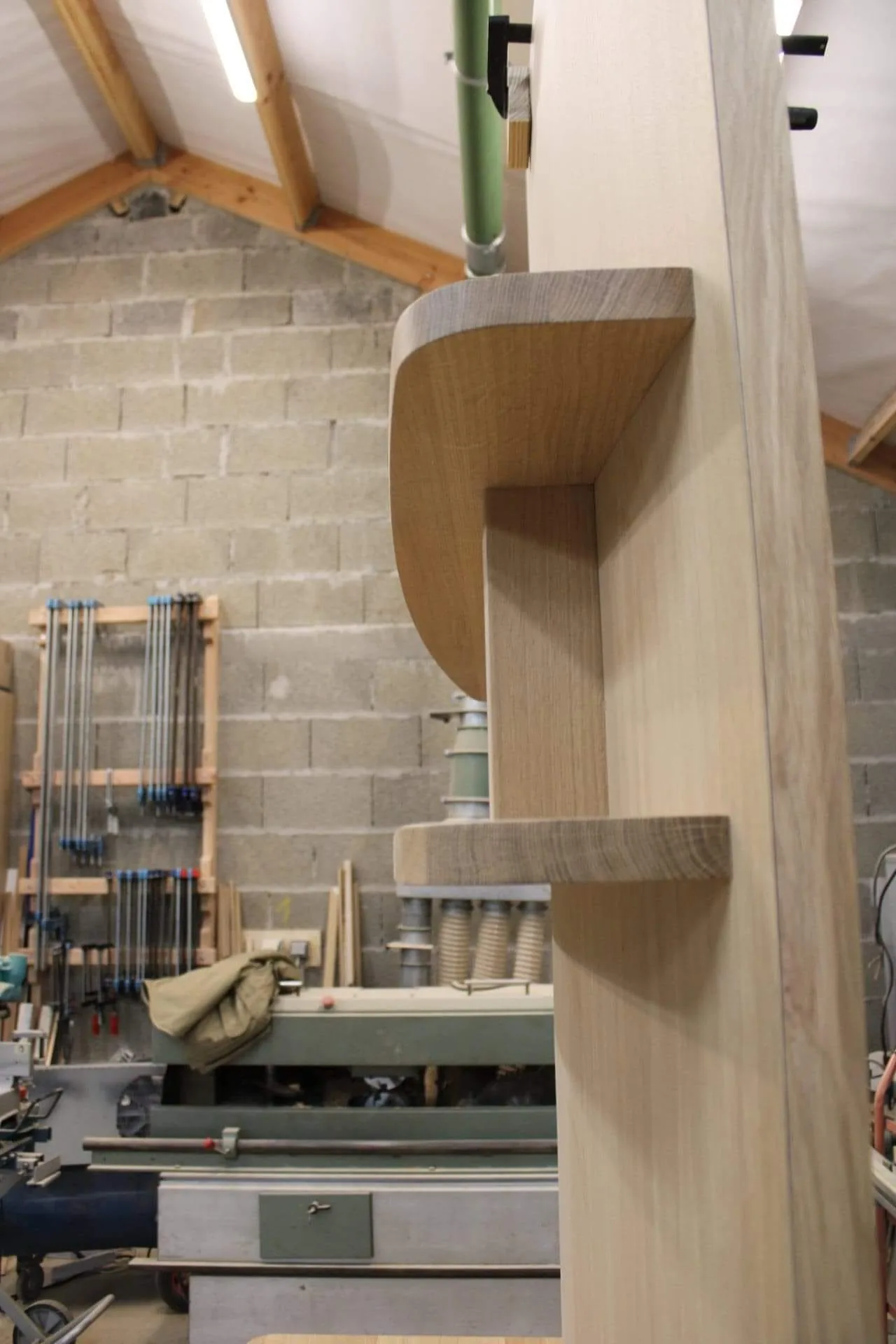 Meuble TV en chêne finition vernis naturel mat — Mobilier (vue 4)