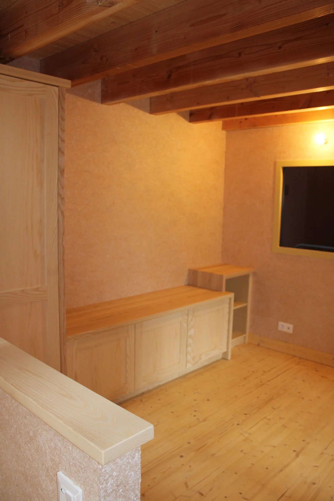 Meuble de rangement/banquette en frêne blanc — Mobilier (vue 2)
