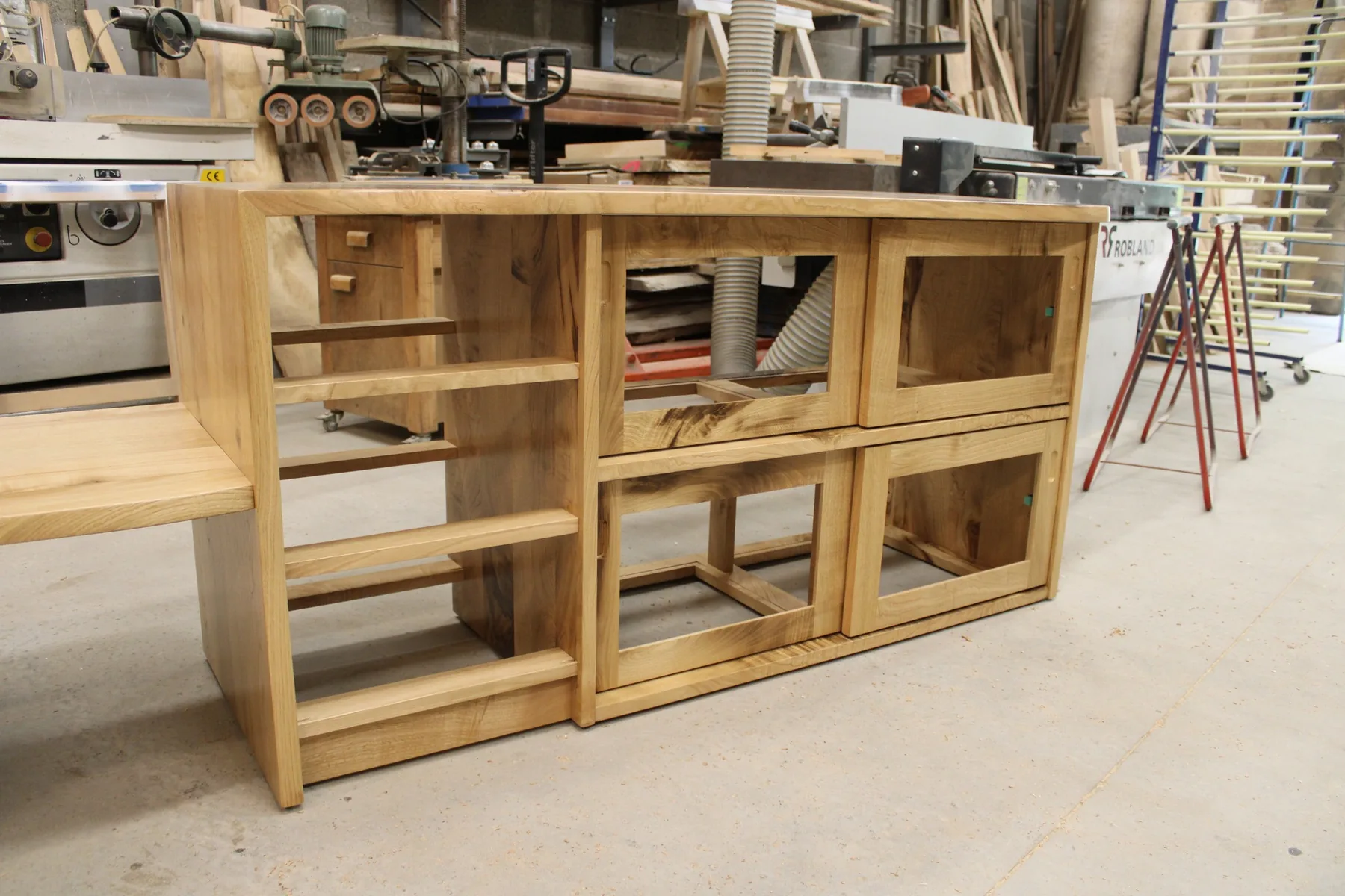 Bureau, banquette et rangement en châtaigné — Mobilier (vue 5)