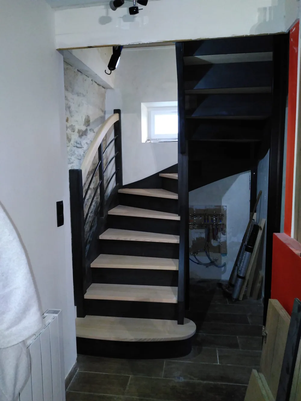 Escalier double quart tournant, frêne et pin laricio — Escalier en bois massif