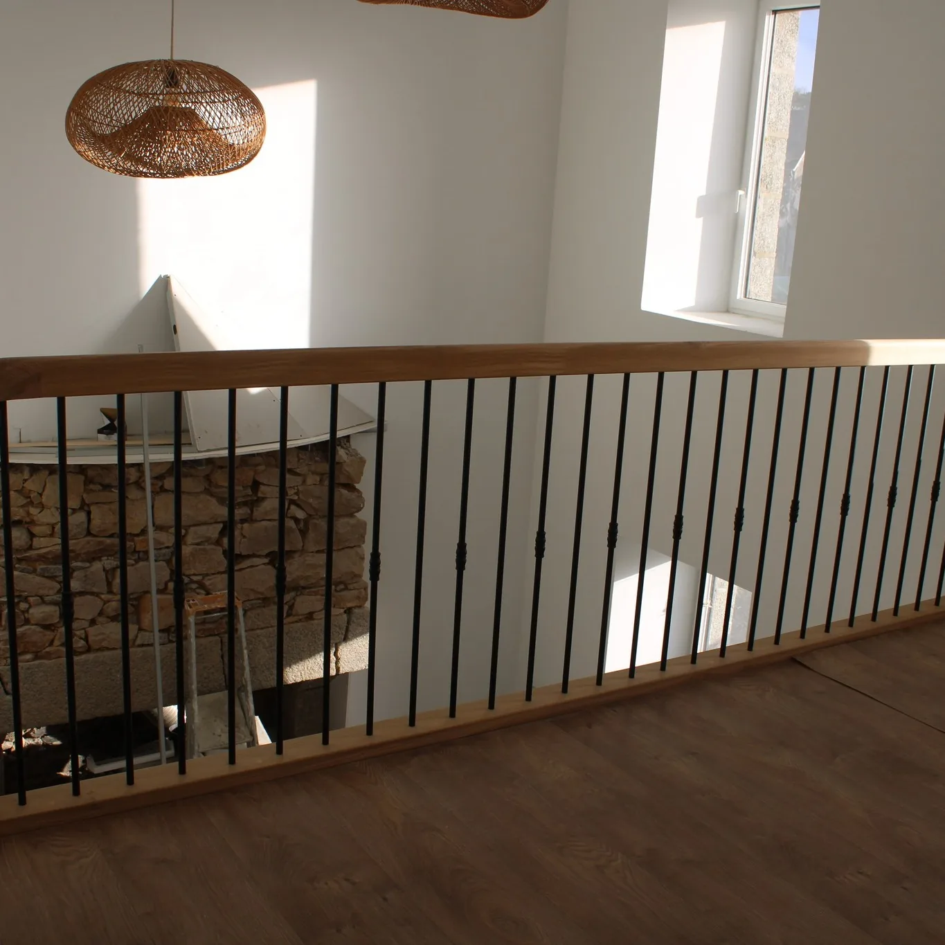 Escalier chêne, balustres acier noir — Escalier (vue 4)