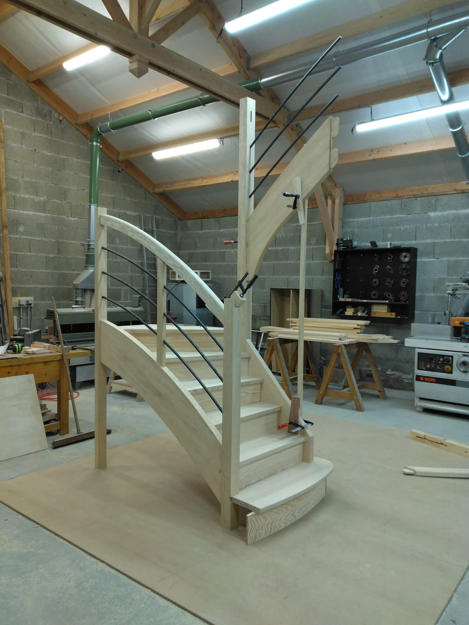 Escalier double quart tournant, frêne et pin laricio — Escalier (vue 5)