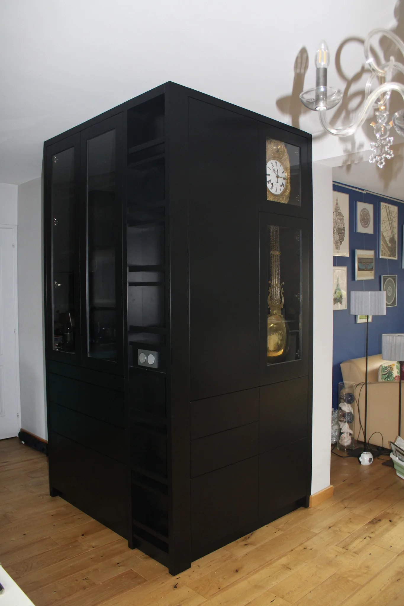 Meuble en hêtre et MDF laqué — Mobilier