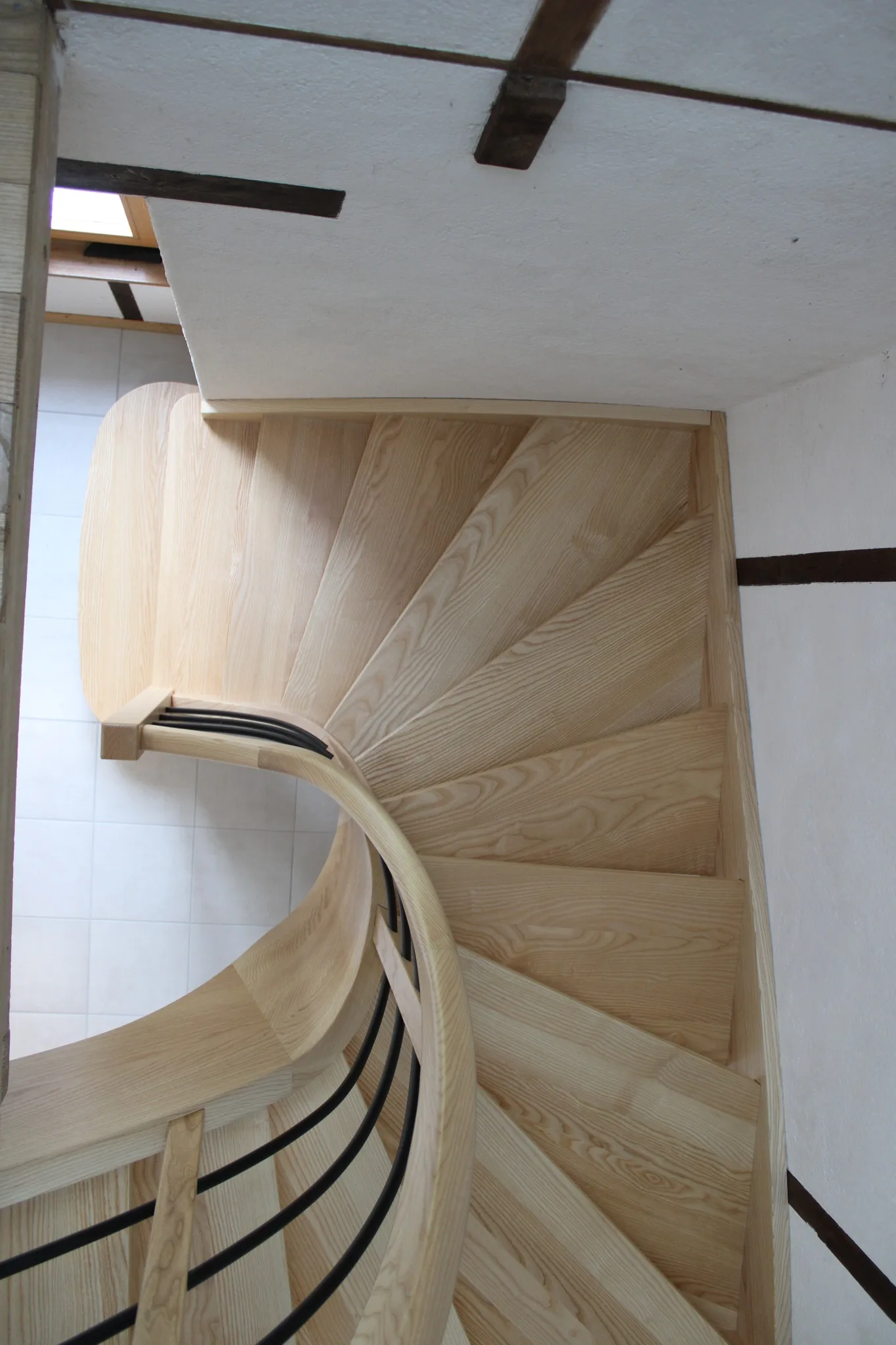 Escalier débillardé double quart tournant en frêne — Escalier (vue 12)