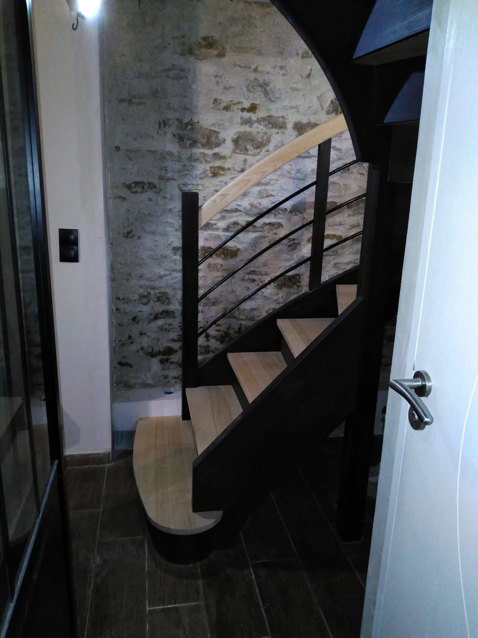 Escalier double quart tournant, frêne et pin laricio — Escalier (vue 2)