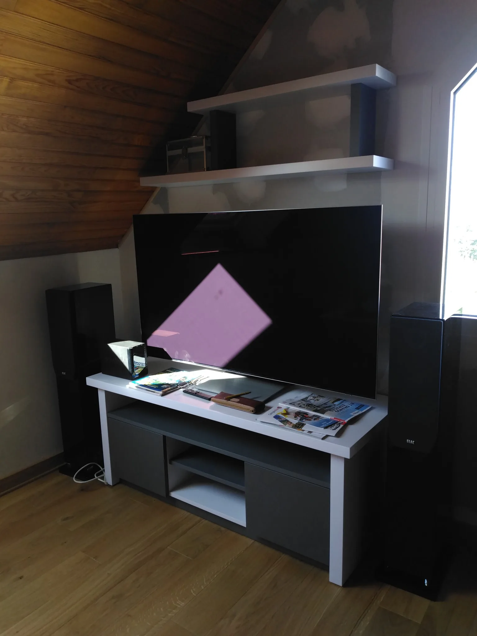 Meuble télé et étagère mural en panneaux mélaniné — Mobilier (vue 2)