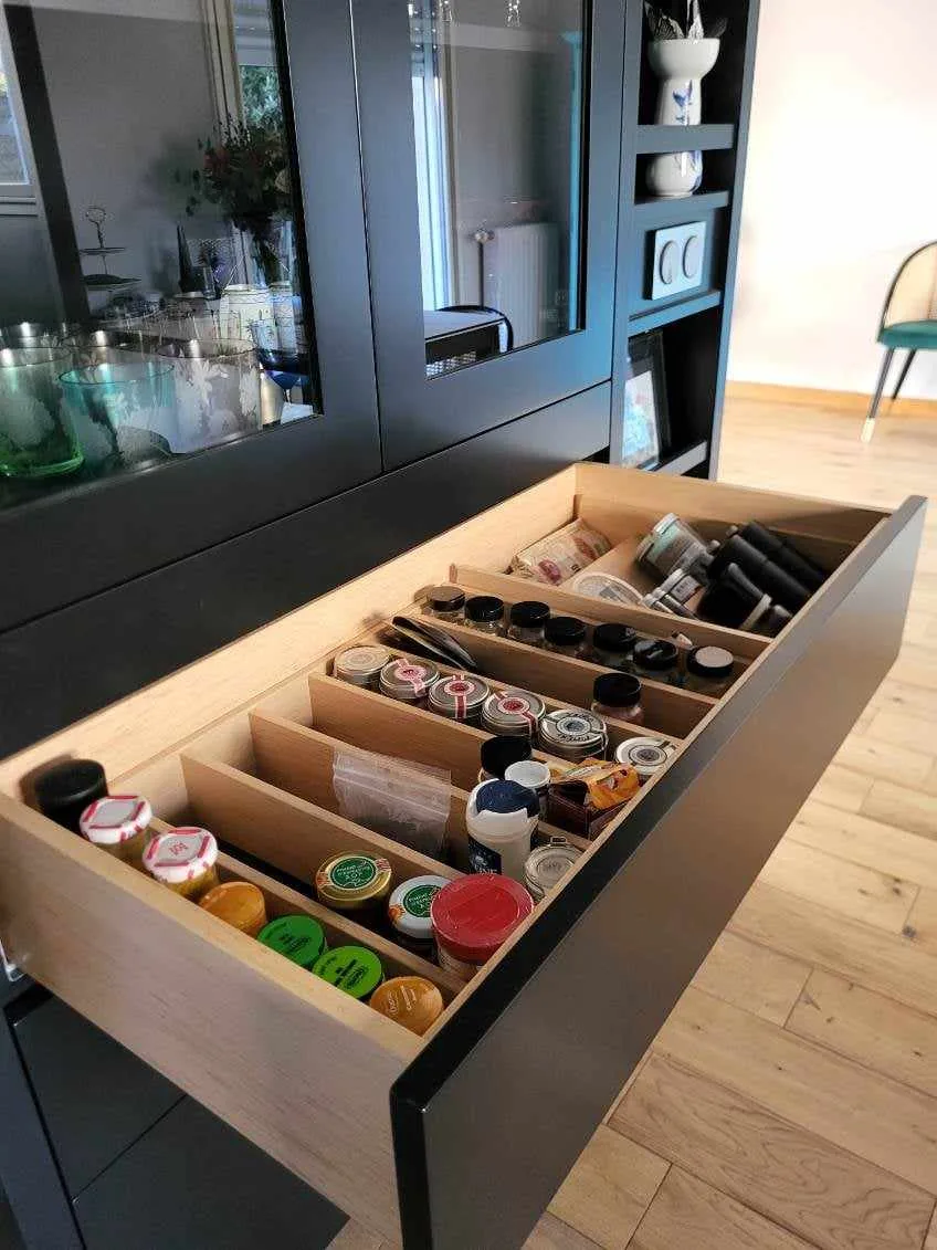 Meuble en hêtre et MDF laqué — Mobilier (vue 12)