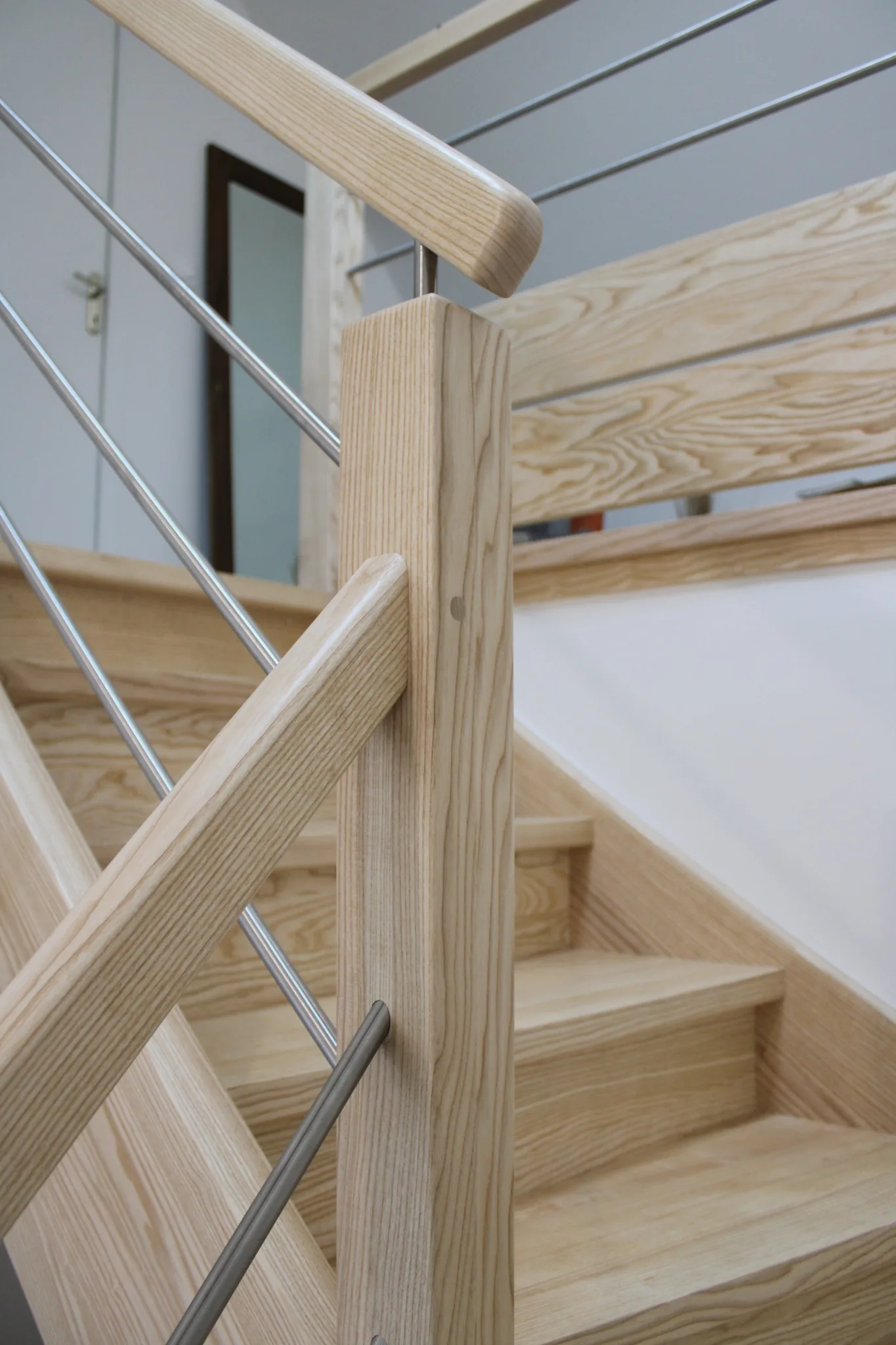 Escalier simple quart tournant en frêne massif — Escalier (vue 4)